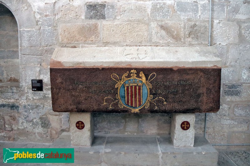Vallbona de les Monges - Monestir de Santa Maria. Sepulcre de la reina Violant d'Hongria (Foto: Albert Esteves, 2018) Vallbona de les Monges - Monestir de Santa Maria. Sepulcre de la reina Violant d'Hongria