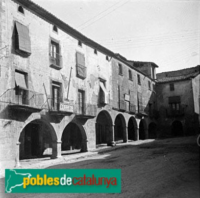 Bellpuig - Antic carrer del Pou (ara Homenatge a la Vellesa) (Foto: <i>Jaume Biosca -Arxiu fotogràfic C.E.C.-</i>, 1927) Bellpuig - Antic carrer del Pou (ara Homenatge a la Vellesa)