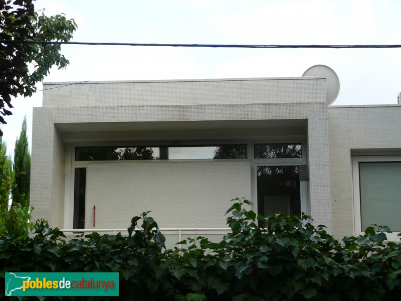 Esplugues de Llobregat - Casa Iranzo (Foto: <i>Pere López</i>, 2012) Esplugues de Llobregat - Casa Iranzo