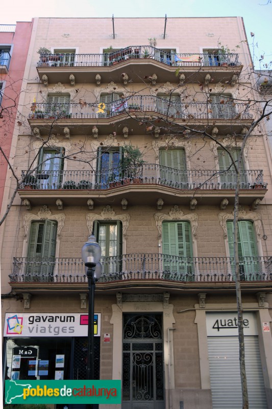Barcelona - Rambla del Poblenou, 63 (Foto: Albert Esteves, 2019) Barcelona - Rambla del Poblenou, 63