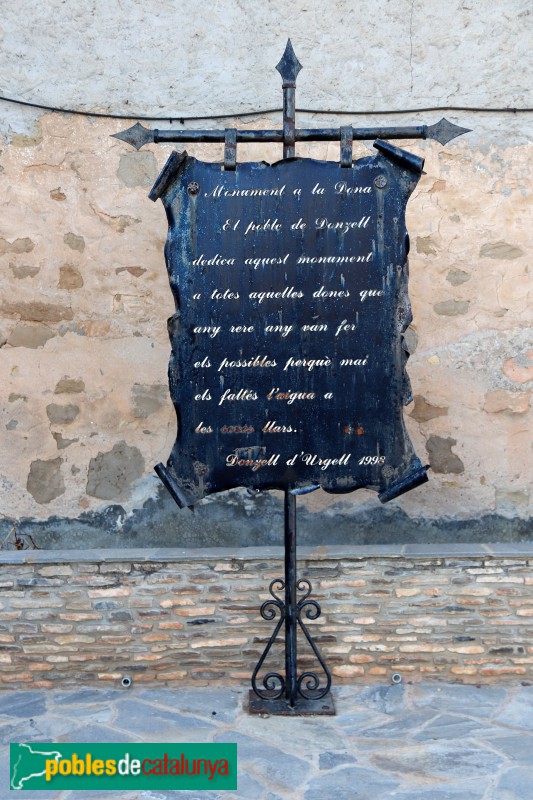 Agramunt - Monument a la Dona (La Donzell d'Urgell) (Foto: Albert Esteves, 2019) Agramunt - Monument a la Dona (La Donzell d'Urgell)