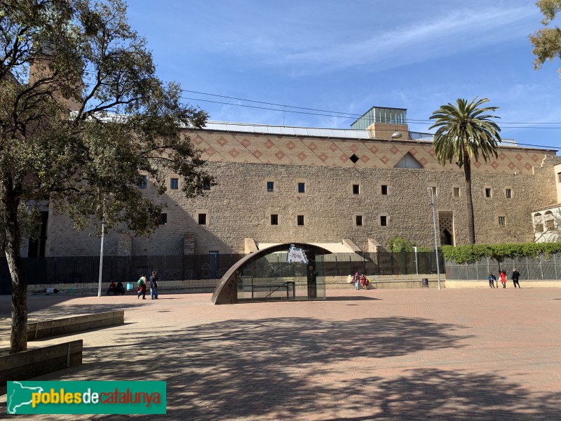 Barcelona - Convent dels Àngels, façana plaça Caramelles