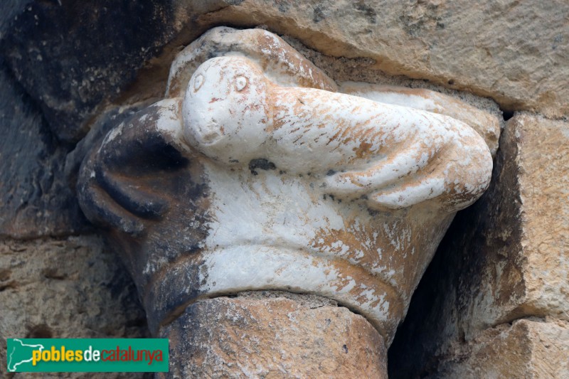 La Bisbal d'Empordà - Església de Sant Pol. Capitell de la porta (Foto: Albert Esteves, 2019) La Bisbal d'Empordà - Església de Sant Pol. Capitell de la porta