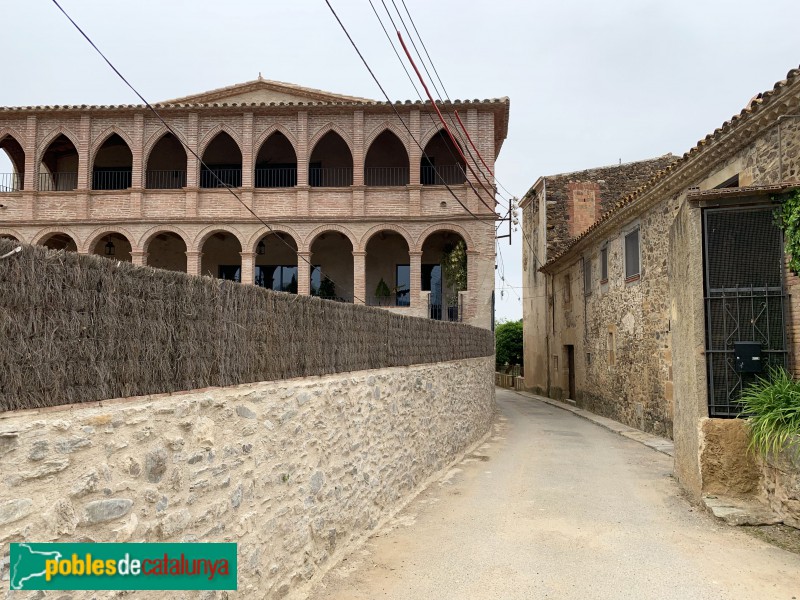 La Bisbal d'Empordà - Can Caselles (Can Dalmau) (Foto: Albert Esteves, 2019) La Bisbal d'Empordà - Can Caselles (Can Dalmau)