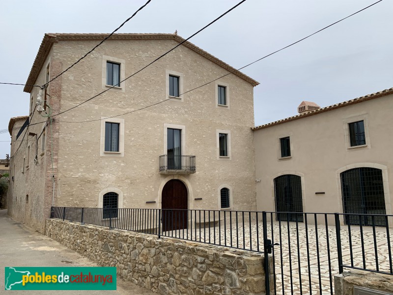 La Bisbal d'Empordà - Can Caselles (Can Dalmau) (Foto: Albert Esteves, 2019) La Bisbal d'Empordà - Can Caselles (Can Dalmau)