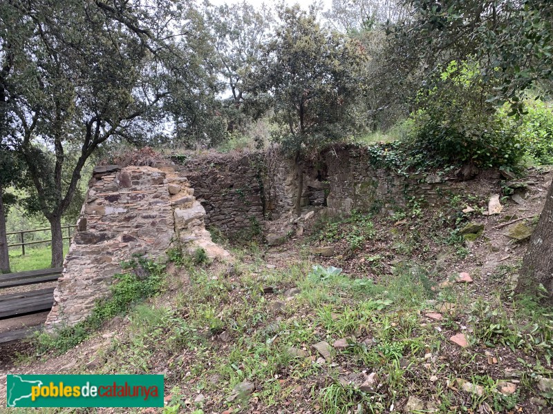 La Bisbal d'Empordà - Ruïnes al costat de Santa Llúcia de l'Arboç (Foto: Albert Esteves, 2019) La Bisbal d'Empordà - Ruïnes al costat de Santa Llúcia de l'Arboç