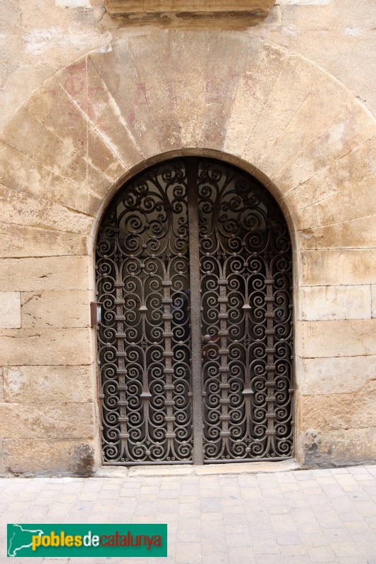 La Bisbal d'Empordà - Carrer Raval, 1 (Foto: Albert Esteves, 2019) La Bisbal d'Empordà - Carrer Raval, 1