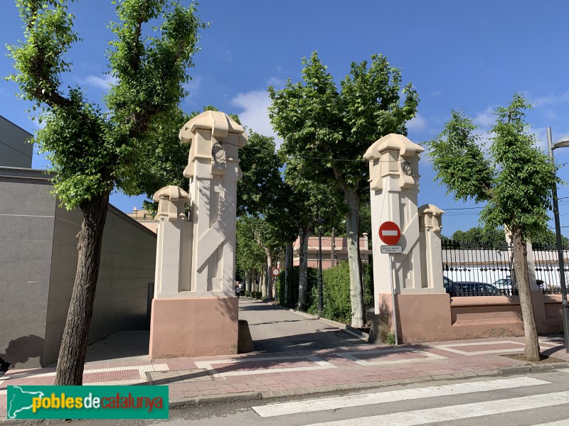 Olesa de Montserrat - Parc municipal, porta lateral