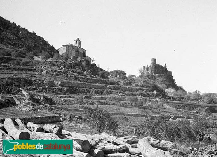 Querol - Castell i església (Foto: Francesc Blasi -Arxiu Fotogràfic Centre Excursionista de Catalunya-, 1928) Querol - Castell i església