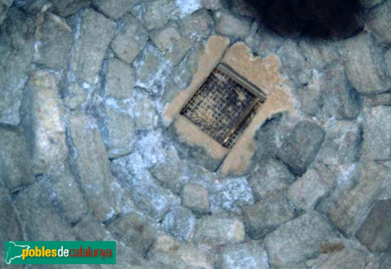 Querol - Castell de Saburella, interior de la torre