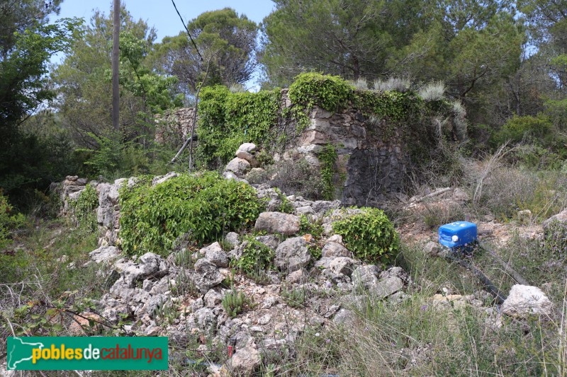 Aiguamúrcia - Restes al costat de la torre Guinovarda