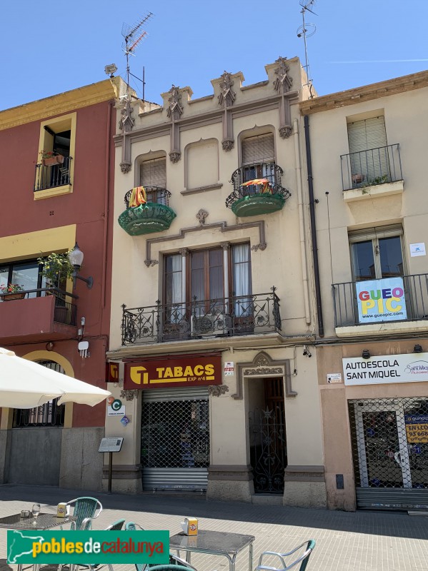 Molins de Rei - Plaça Catalunya, 2 (Foto: Albert Esteves, 2019) Molins de Rei - Plaça Catalunya, 2