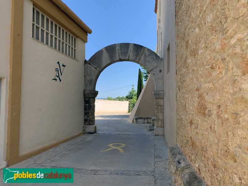 Montferri - Carrer Major, arc de l'església