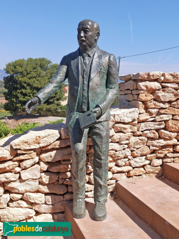 Puigpelat - Escultura homenatge a Joan Plana