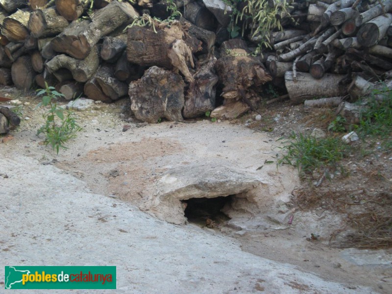 Alió - Cisternes subterrànies. Entrada d'aigua