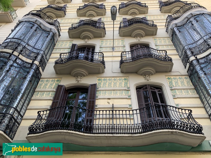 Barcelona - Casa Cama i Escurra (Gran de Gracia, 15)