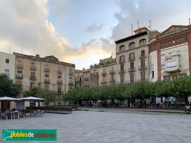 Valls - Plaça del Pati, al capvespre