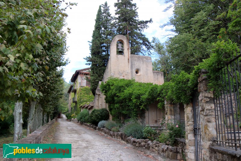 Alcover - Mas Mont-ravà, amb la capella (Foto: Albert Esteves, 2019) Alcover - Mas Mont-ravà, amb la capella