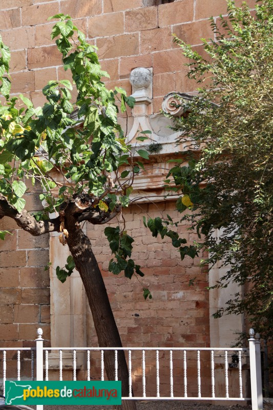 Alcover - Església de l'Assumpció, porta lateral