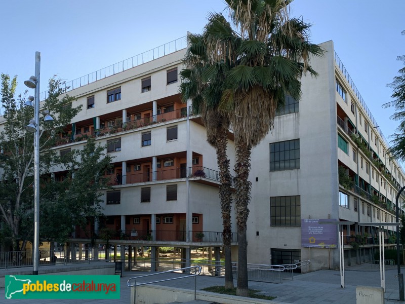 Barcelona - Casa Bloc (Foto: Albert Esteves, 2019) Barcelona - Casa Bloc