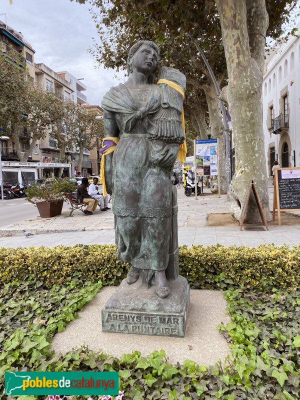 Arenys de Mar - Monument a la Puntaire