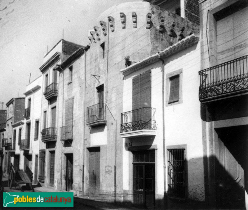 Arenys de Mar - Torre del carrer Ample (Foto: Lluís Bonet Garí -Arxiu Centre Excursionista de Catalunya-, 1929) Arenys de Mar - Torre del carrer Ample