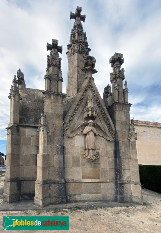 Arenys de Mar - Cementiri. Panteó Iu Bosch