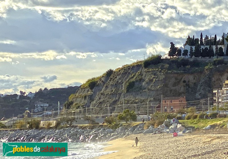 Arenys de Mar - Cementiri de Sinera, des de la platja