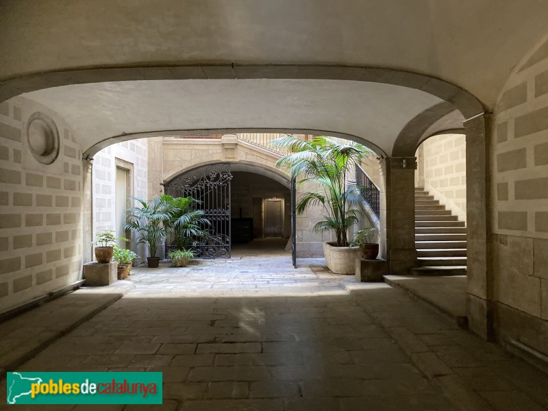 Barcelona - Casa del Comte de Fonollar o Palau Palmerola (Portaferrissa, 7)