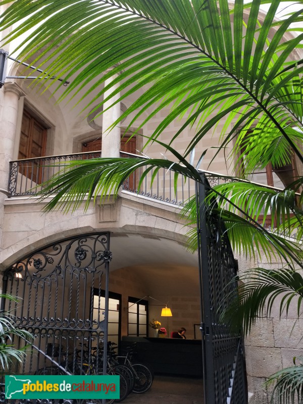 Barcelona - Casa del Comte de Fonollar o Palau Palmerola (Portaferrissa, 7)