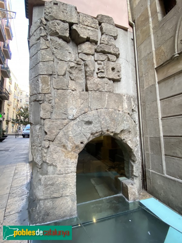 Barcelona - Porta de Mar (Porta Decumana Oriental) (Foto: Albert Esteves, 2019) Barcelona - Porta de Mar (Porta Decumana Oriental)