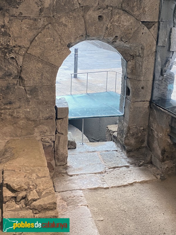 Barcelona - Porta de Mar (Porta Decumana Oriental) (Foto: Albert Esteves, 2019) Barcelona - Porta de Mar (Porta Decumana Oriental)