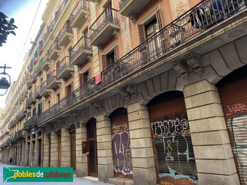 Barcelona - Edificis de la Caixa (carrer del Duc)