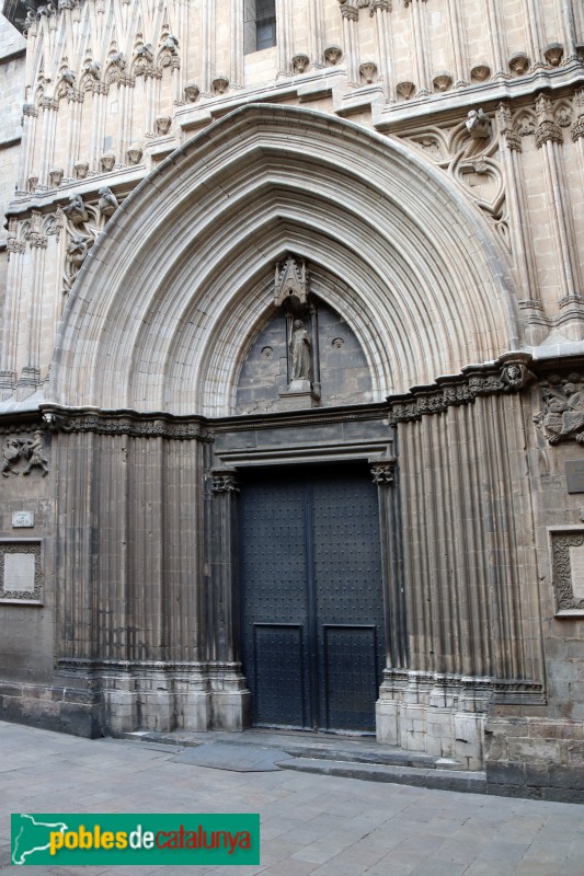 Barcelona - Catedral. Portal de Sant Iu