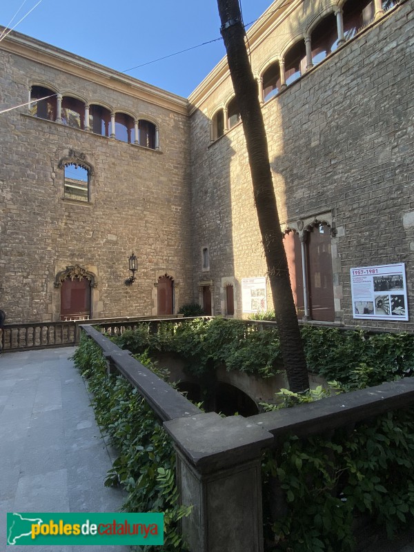 Barcelona - Casa de l'Ardiaca, claustre, pis superior