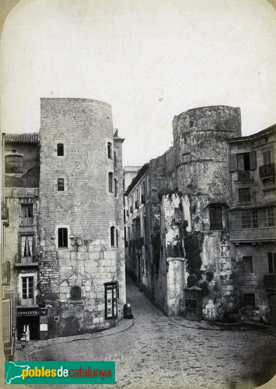 Barcelona - Portal del Bisbe (Porta Praetoria)