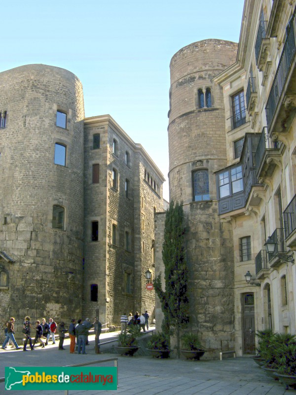 Barcelona - Portal del Bisbe (Porta Praetoria)