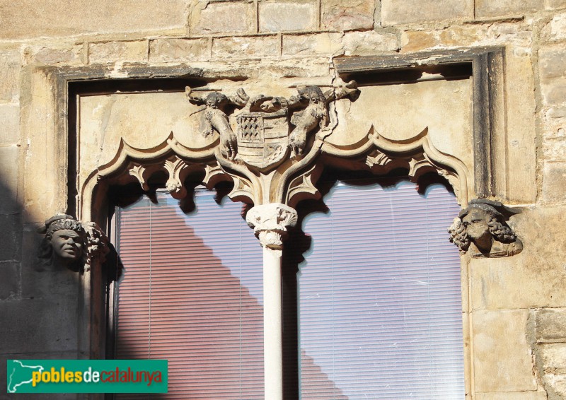 Barcelona - Casa de l'Ardiaca. Finestra exterior