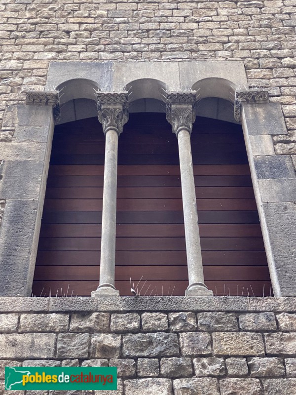 Barcelona - Sala de l'Audiència. Façana carrer dels Comtes