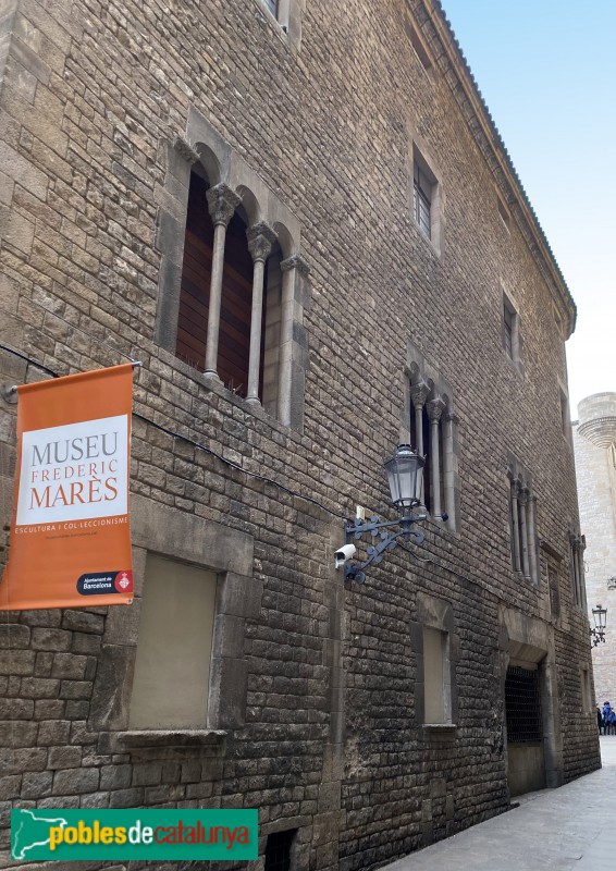 Barcelona - Sala de l'Audiència. Façana carrer dels Comtes