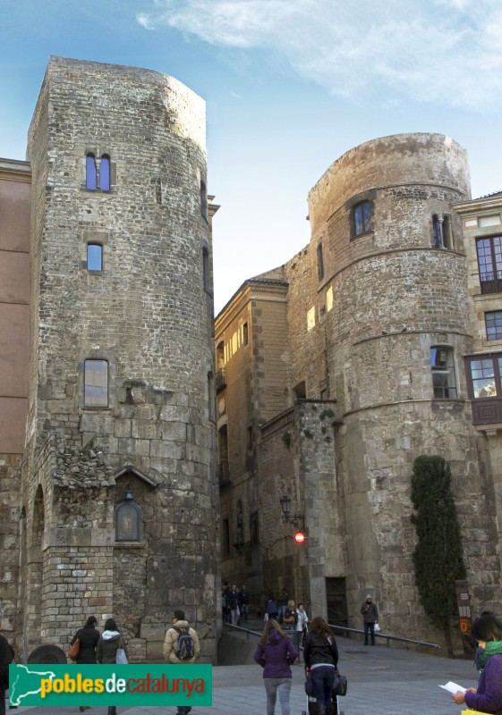 Barcelona - Portal del Bisbe (Porta Praetoria)