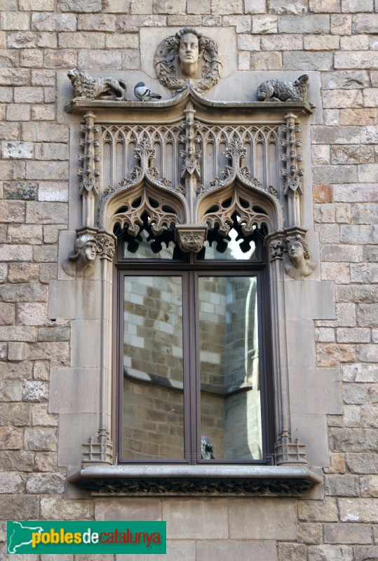 Barcelona - Casa dels Canonges de la plaça de la Pietat