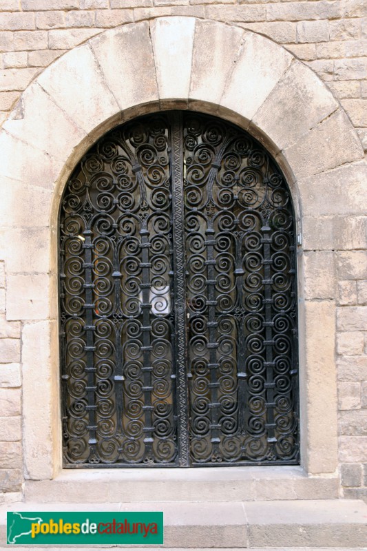 Barcelona - Casa dels Canonges de la plaça de la Pietat