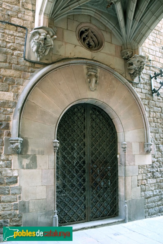 Barcelona - Casa dels Canonges del carrer del Bisbe