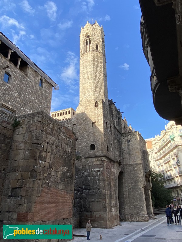 Barcelona - Muralles a la plaça Ramon Berenguer