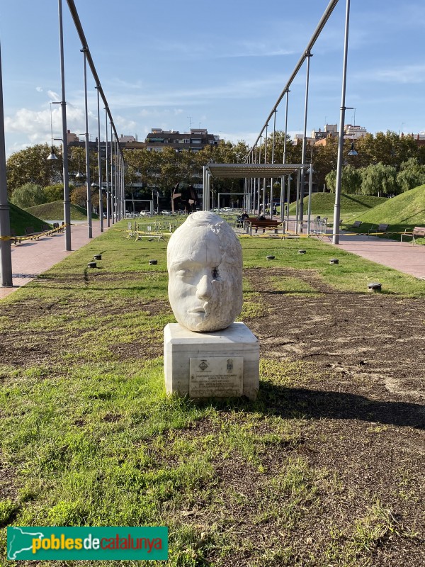 Esplugues de Llobregat - Escultura Entre el sueño y el deseo (1)