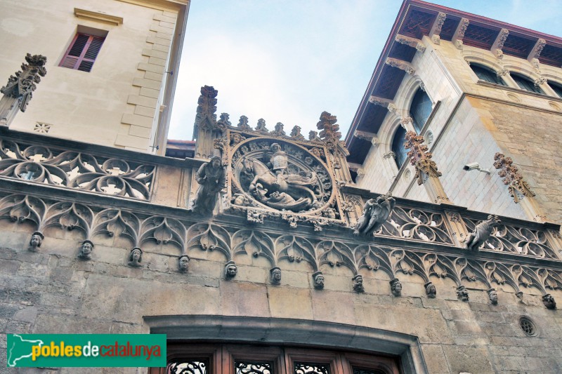 Barcelona - Palau de la Generalitat. Façana gòtica del carrer del Bisbe