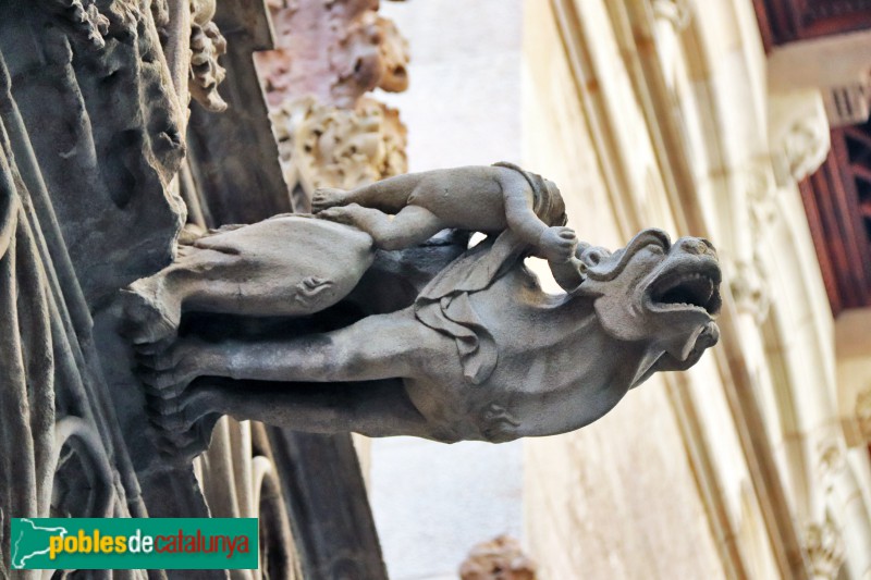 Barcelona - Palau de la Generalitat. Façana gòtica del carrer del Bisbe