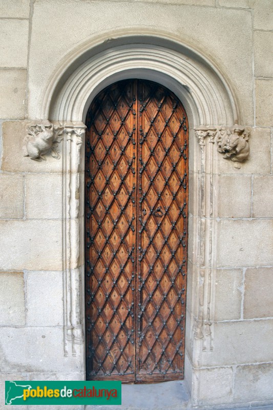 Barcelona - Palau de la Generalitat. Porta a la galeria gòtica