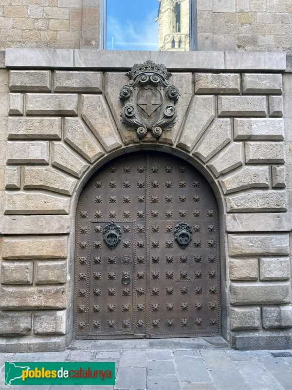 Barcelona - Palau de la Generalitat. Porta del carrer del Bisbe